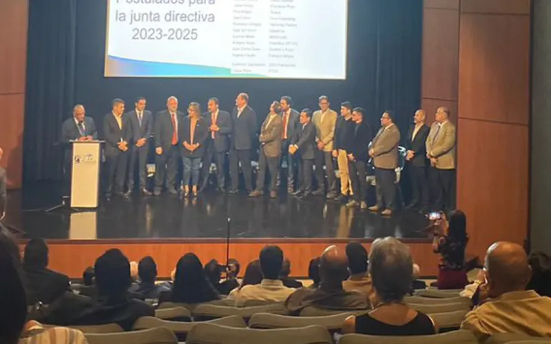 Ricardo Alberto Antequera recibe la presidencia de Profranquicias